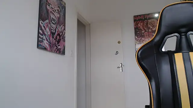 CrisBathoryxxx online show from January 2025 08:42:01 PM