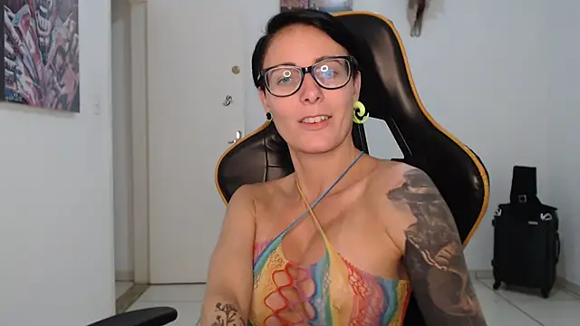 CrisBathoryxxx online show from January 2025 12:12:01 AM