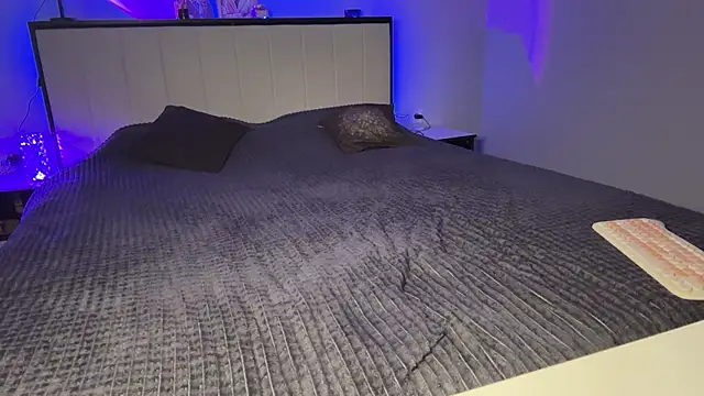 Snapshot of KristalNight chatting on December 2024 01:22:01 PM KristalNight online show from December 2024 01:22:01 PM