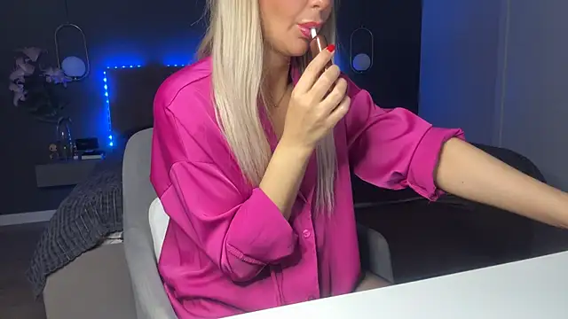 Snapshot of KristalNight chatting on October 2025 04:35:01 AM KristalNight online show from October 2025 04:35:01 AM