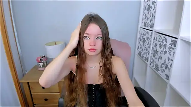 Snapshot of GraceLips chatting on October 2025 05:32:02 AM GraceLips online show from October 2025 05:32:02 AM