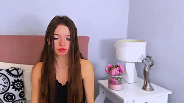 Snapshot of GraceLips chatting on October 2025 05:57:01 PM GraceLips online show from October 2025 05:57:01 PM