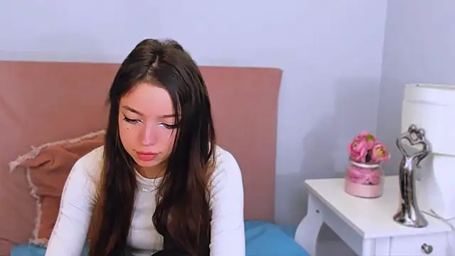 Snapshot of GraceLips chatting on October 2025 05:35:02 PM GraceLips online show from October 2025 05:35:02 PM