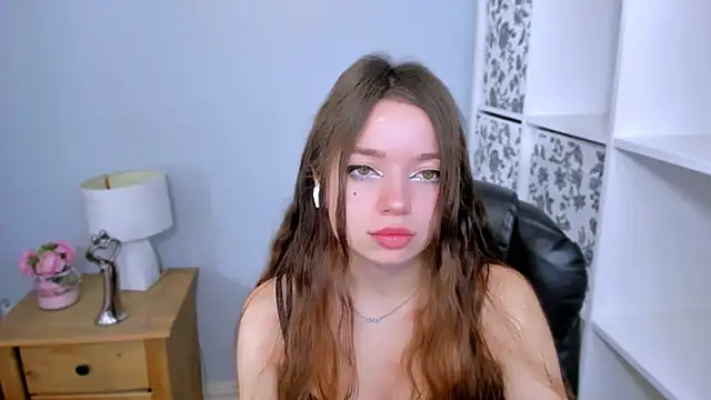 Snapshot of GraceLips chatting on October 2025 05:37:01 AM GraceLips online show from October 2025 05:37:01 AM