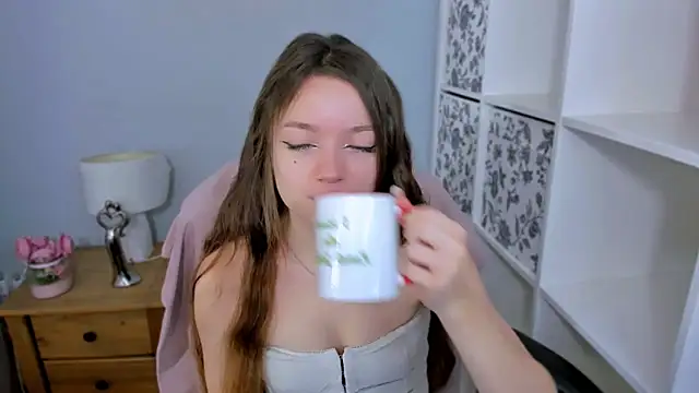 Snapshot of GraceLips chatting on November 2025 06:37:02 AM GraceLips online show from November 2025 06:37:02 AM