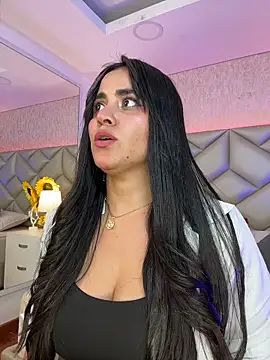 Brenda Garcia online show from November 2025 08:31:01 PM