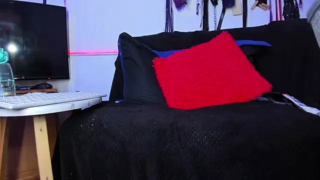 LucyStrike  online show from February 2026 11:21:02 PM