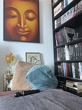 Luccreccia  online show from October 2025 08:26:02 AM