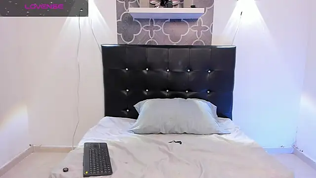 Snapshot of katybabyg chatting on December 2025 12:44:02 PM katybabyg online show from December 2025 12:44:02 PM