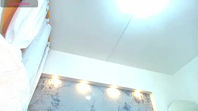 Natasha Colins1 online show from February 2025 06:21:02 PM