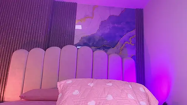 hot dione online show from May 2026 07:20:02 PM