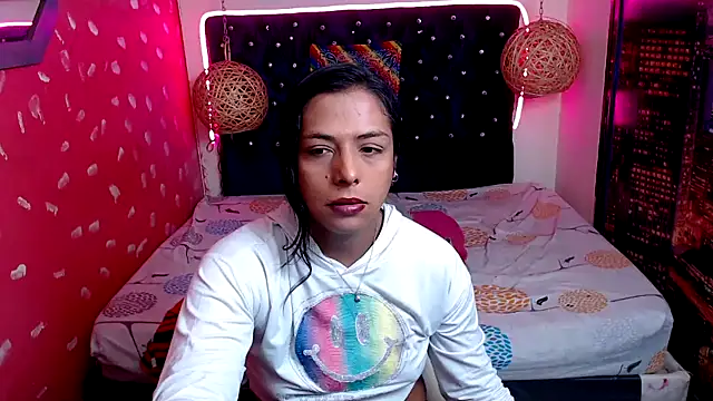 Snapshot of EmilyTsSweet chatting on February 2025 01:44:01 PM EmilyTsSweet online show from February 2025 01:44:01 PM