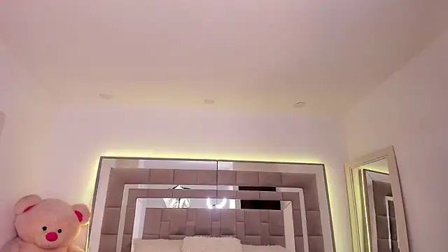 Nicolle foxy online show from February 2025 09:04:01 PM