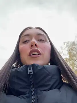 emiliasommer online show from October 2025 12:44:02 PM