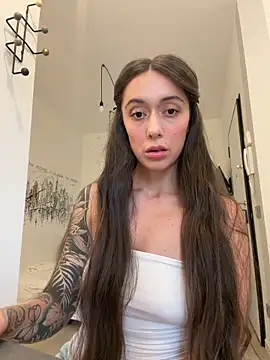 Snapshot of emiliasommer chatting on June 2026 05:52:01 PM emiliasommer online show from June 2026 05:52:01 PM