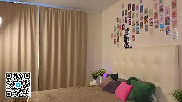 oliviabr0wn0 online show from October 2025 02:32:01 AM