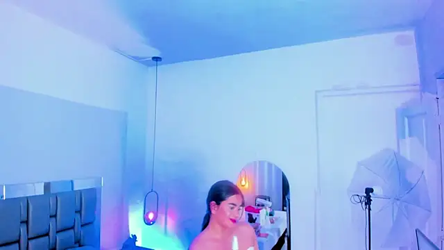 Emily Gil1 online show from February 2025 01:22:01 PM