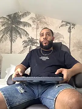 boy  ofc online show from October 2025 06:32:01 PM