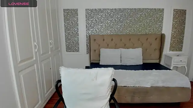 KimWessel  online show from March 2026 07:52:01 PM