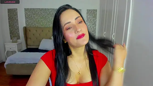 KimWessel  online show from May 2026 07:10:01 PM