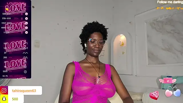 Snapshot of Tahira_21_ chatting on February 2025 10:15:02 PM Tahira 21 online show from February 2025 10:15:02 PM