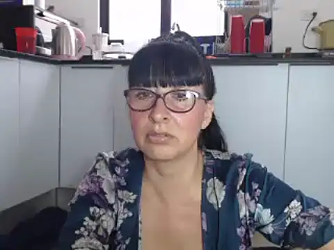 HellenLatin online show from May 2026 08:06:01 PM