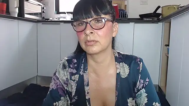 HellenLatin online show from May 2026 08:25:02 PM
