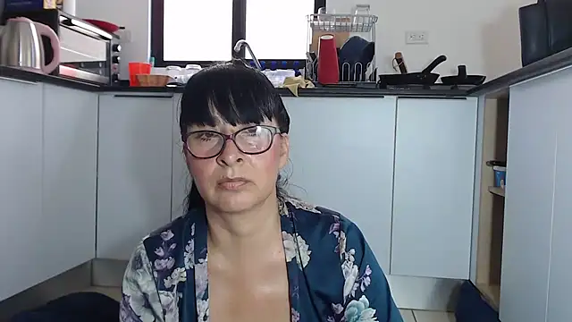 HellenLatin online show from May 2026 09:31:01 PM