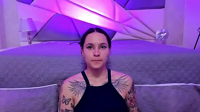 AnnyThompson  online show from January 2025 11:30:01 PM