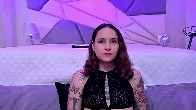 AnnyThompson  online show from January 2025 08:00:01 PM