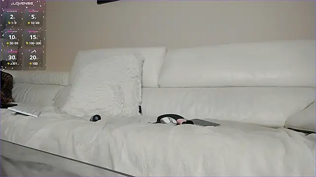 Snapshot of xqueenyasmine chatting on February 2025 05:48:01 PM xqueenyasmine online show from February 2025 05:48:01 PM