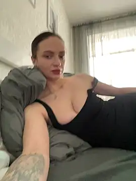 Snapshot of Kristis43 chatting on February 2026 07:42:02 AM Kristis43 online show from February 2026 07:42:02 AM