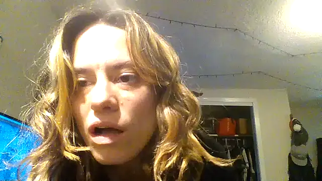 Snapshot of hersavageno chatting on April 2026 05:44:02 AM hersavageno online show from April 2026 05:44:02 AM