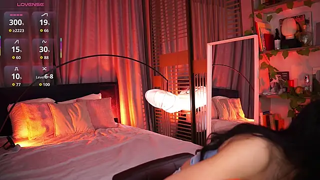 LunaNight online show from November 2025 08:40:02 PM