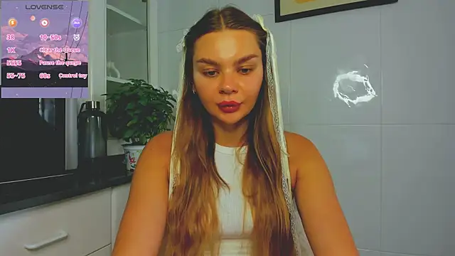Snapshot of Molly_sweetie chatting on June 2026 06:44:01 AM Molly sweetie online show from June 2026 06:44:01 AM