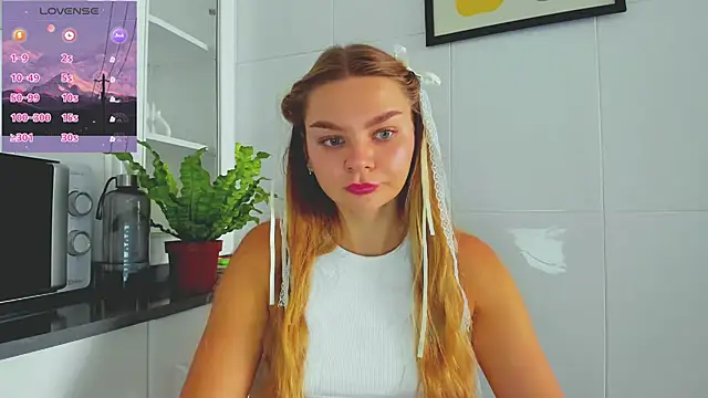 Snapshot of Molly_sweetie chatting on July 2026 06:30:01 AM Molly sweetie online show from July 2026 06:30:01 AM