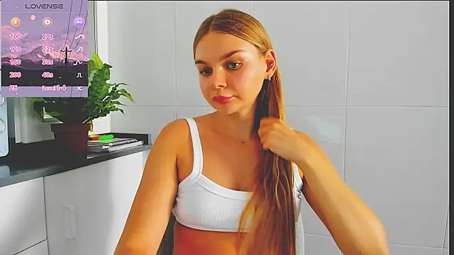 Snapshot of Molly_sweetie chatting on July 2026 01:50:01 PM Molly sweetie online show from July 2026 01:50:01 PM