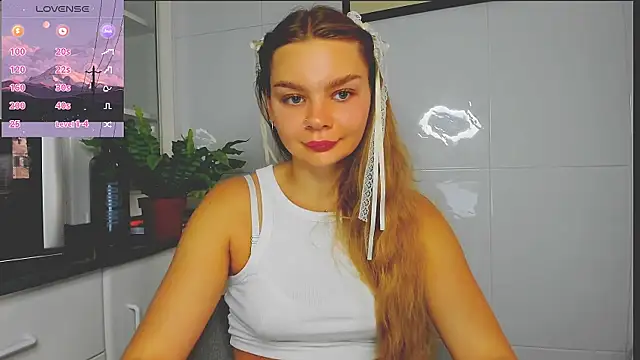 Snapshot of Molly_sweetie chatting on July 2026 06:39:02 AM Molly sweetie online show from July 2026 06:39:02 AM