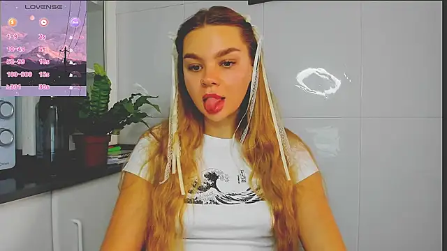 Snapshot of Molly_sweetie chatting on July 2026 06:28:02 AM Molly sweetie online show from July 2026 06:28:02 AM