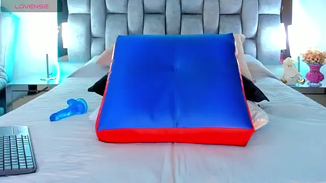 Snapshot of Abbye_blue01 chatting on December 2024 01:47:02 AM Abbye blue01 online show from December 2024 01:47:02 AM