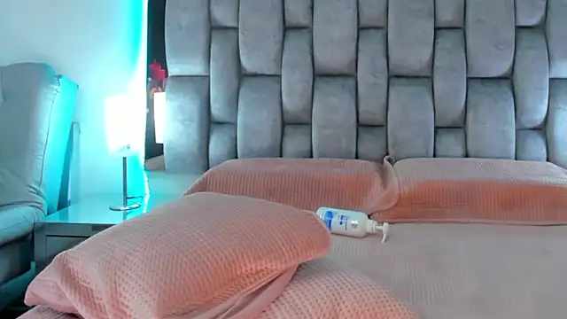 Snapshot of Abbye_blue01 chatting on December 2024 01:37:02 AM Abbye blue01 online show from December 2024 01:37:02 AM