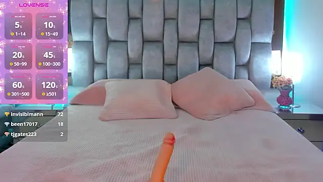 Snapshot of Abbye_blue01 chatting on January 2025 01:37:02 AM Abbye blue01 online show from January 2025 01:37:02 AM