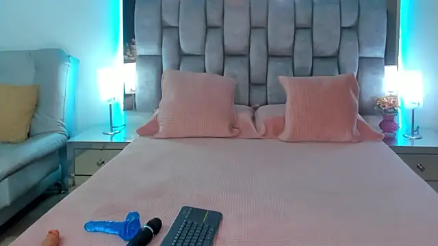 Snapshot of Abbye_blue01 chatting on February 2025 11:19:02 PM Abbye blue01 online show from February 2025 11:19:02 PM