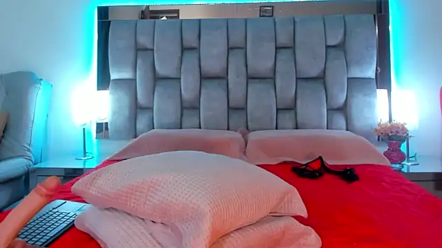 Snapshot of Abbye_blue01 chatting on March 2025 04:08:02 AM Abbye blue01 online show from March 2025 04:08:02 AM