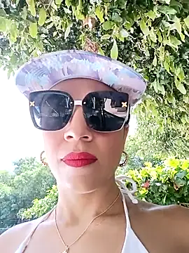 Snapshot of _joanne_and_oliver_ chatting on November 2025 05:24:01 PM joanne and oliver online show from November 2025 05:24:01 PM