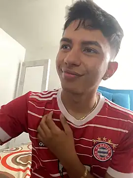 Snapshot of Leonarrrd_01 chatting on December 2024 06:09:02 PM Leonarrrd 01 online show from December 2024 06:09:02 PM