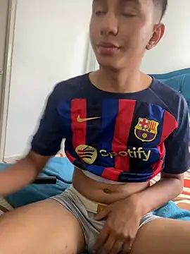 Snapshot of Leonarrrd_01 chatting on December 2024 06:24:02 PM Leonarrrd 01 online show from December 2024 06:24:02 PM