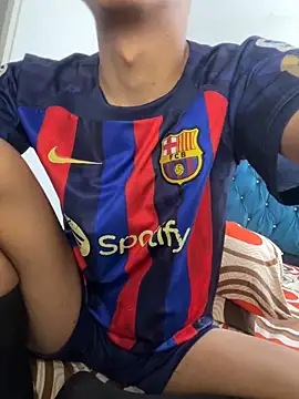 Snapshot of Leonarrrd_01 chatting on December 2024 05:18:02 PM Leonarrrd 01 online show from December 2024 05:18:02 PM