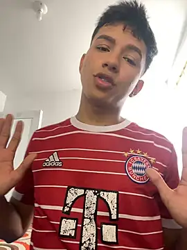 Snapshot of Leonarrrd_01 chatting on December 2024 04:52:01 PM Leonarrrd 01 online show from December 2024 04:52:01 PM