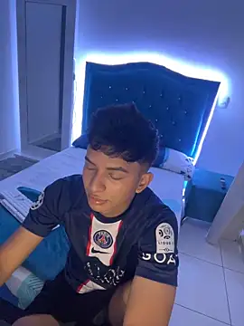 Snapshot of Leonarrrd_01 chatting on January 2025 10:56:02 PM Leonarrrd 01 online show from January 2025 10:56:02 PM